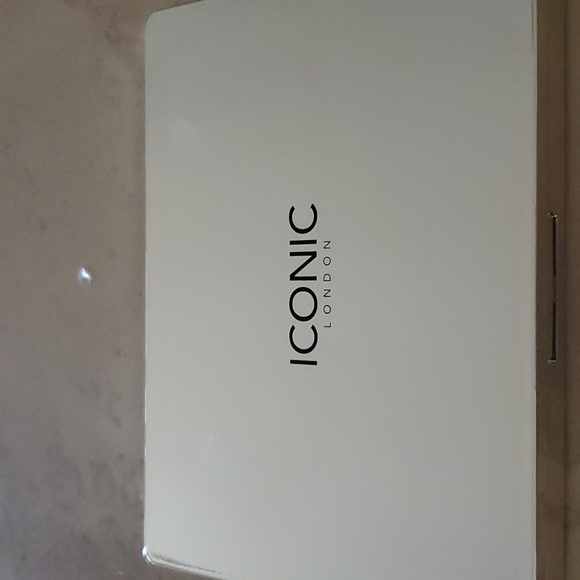 Iconic London Multi-use Cream Blush, bronze & highlight palette - Picture 3 of 5